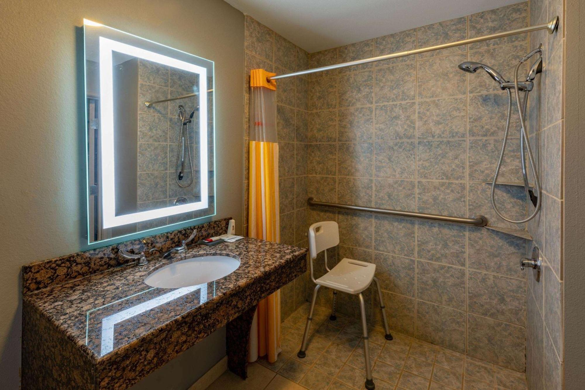 Hotel La Quinta By Wyndham Bridgeport Zewnętrze zdjęcie